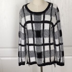 🛍 Lauren Michelle Black & White Sweater